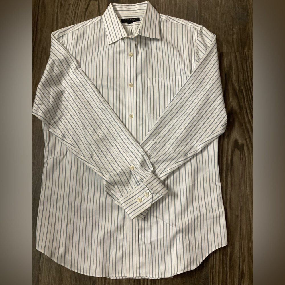 Banana Republic Non Iron Classic‎ Fit Medium Button Down Shirt